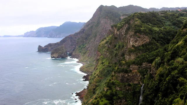 Coastal view of the northern cliffs and Atlantic Ocean.